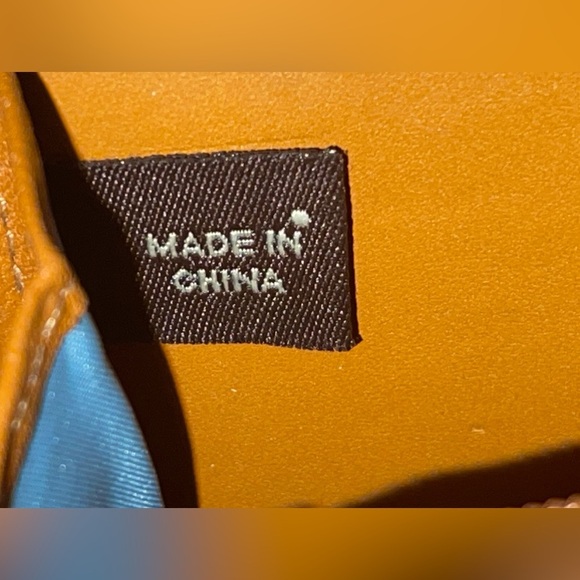 Coach Chelsea Pebbled Accordion Zip Around Wallet Parchment F40596 EUC - Picture 3 of 8